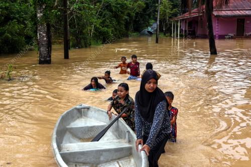 TINJAUAN BANJIR DI KAMPUNG KUBANG KUAU