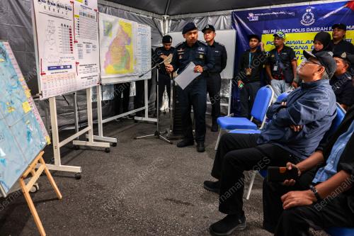 DATUK SERI DR SHAMSUL ANUAR NASARAH