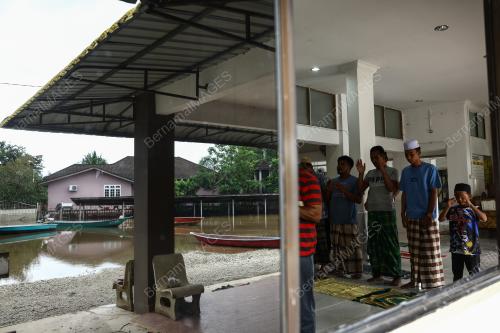 TINJAUAN SOLAT JUMAAT DI MASJID SIMPANGAN