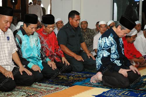 ABDULLAH MENGIMANKAN SOLAT