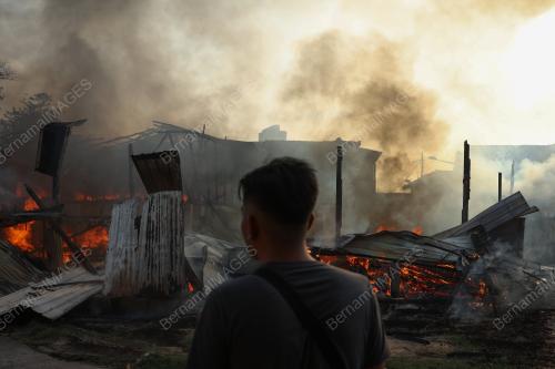 KEBAKARAN DI KAMPUNG SIREH