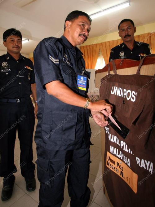 PILIHAN RAYA KECIL DUN MANIK URAI