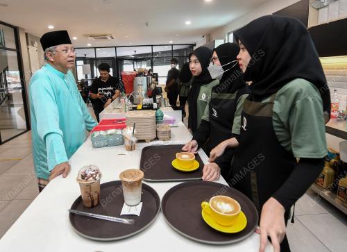 TAN SRI ANNUAR MUSA