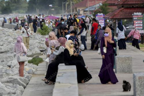 TINJAUAN ORANG RAMAI BERIADAH