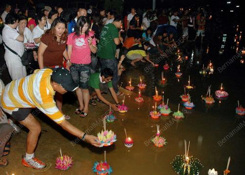 LOY KRATHONG