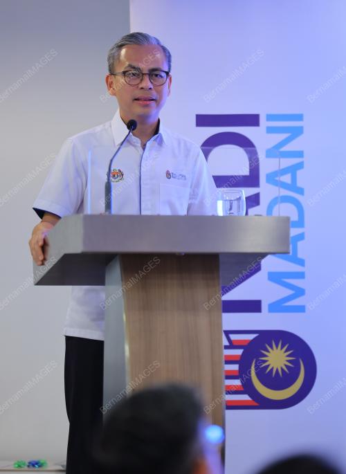 DATUK FAHMI FADZIL
