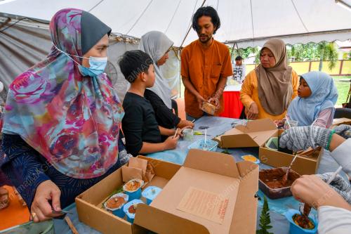KEMBARA RIUH KELURAGA MALYSIA