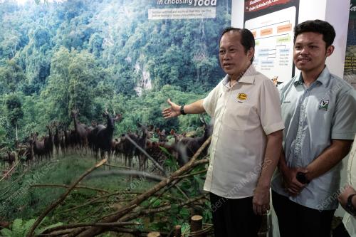 DATUK SERI AHMAD MASLAN