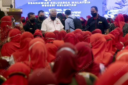 TAN SRI NOH OMAR