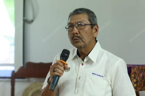 TAN SRI WAN AHMAD DAHLAN ABDUL AZIZ