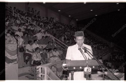 MAHATHIR HADIRI SUKAN UMNO