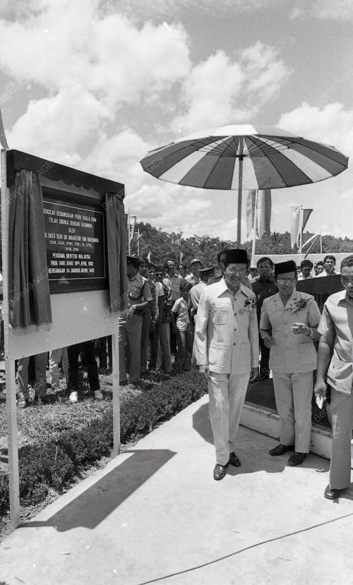 DR. MAHATHIR MOHAMAD