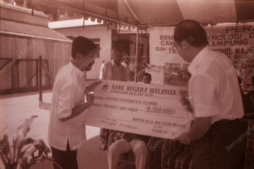 DATO' SRI MOHD NAJIB TUN ABDUL RAZAK
