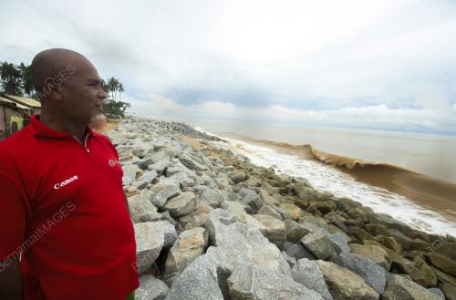 BENTENG PENAHAN OMBAK