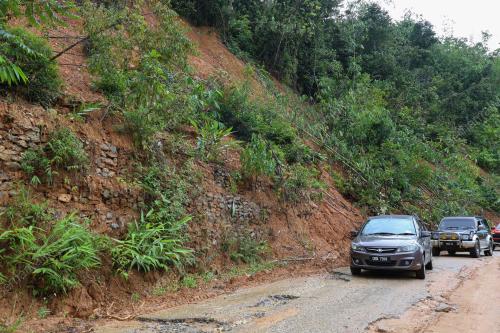 CERUN RUNTUH DI SEKITAR POS TUEL