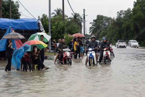 TINJAUAN BANJIR KILAT DI PASIR PUTEH