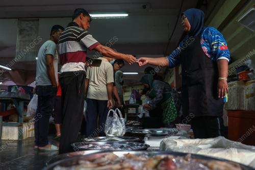 PENIAGA WANITA PASAR SITI KHADIJAH