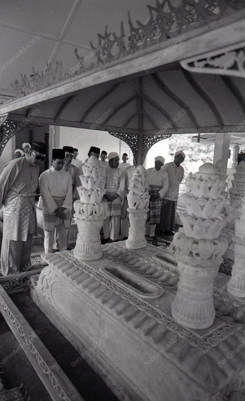 MAKAM DIRAJA LANGGAR