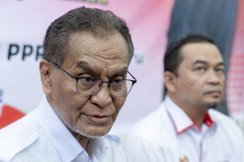 DATUK SERI DR DZULKEFLY AHMAD
