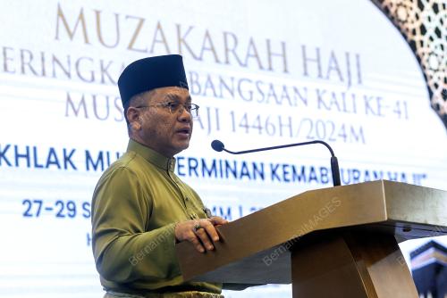 DATUK DR MOHD NA'IM MOKHTAR