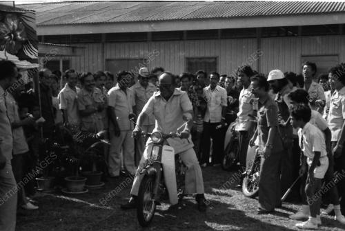 DATO SHARIFF MELAWAT TANAH MERAH