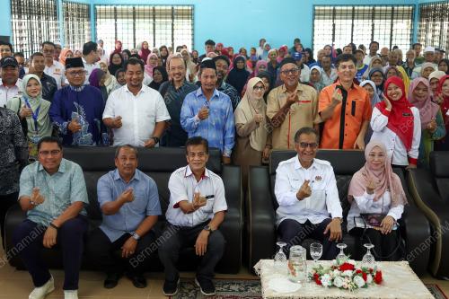 DATUK SERI DR DZULKEFLY AHMAD