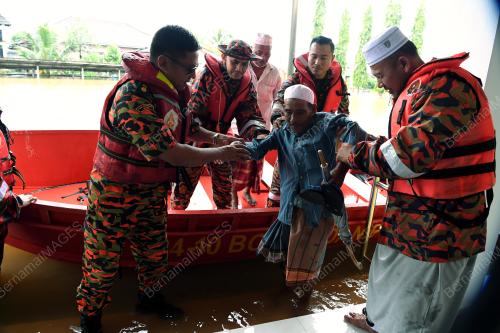 KB10_01122017_MASJID_BANJIR_BN201711302927