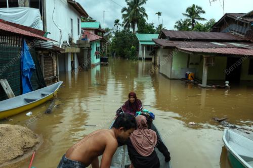 TINJAUAN BANJIR DI KAMPUNG KUBANG KUAU