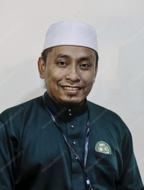 AHMAD FADHLI SHAARI