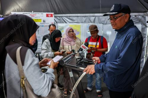DATUK SERI DR SHAMSUL ANUAR NASARAH