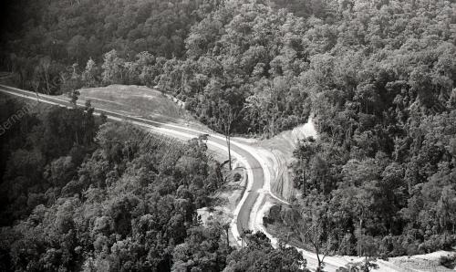 LEBUHRAYA TIMUR BARAT