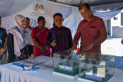 DATUK AZMAN IBRAHIM
