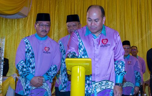 DR.TENGKU MUHAMMAD FAIZ PETRA
