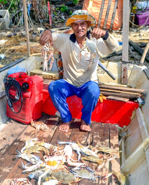 NELAYAN TRADISIONAL LEGA