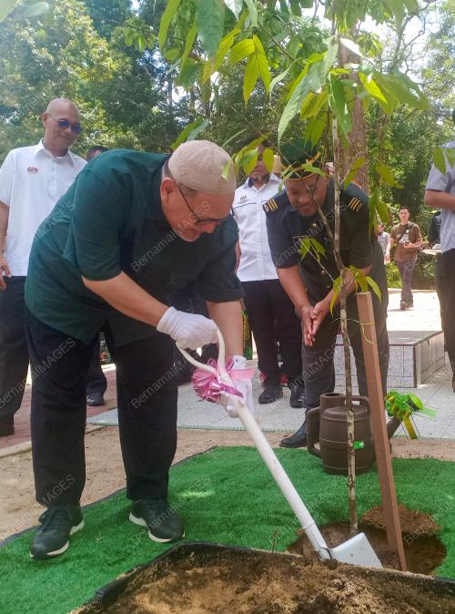 DATUK MOHD AMAR NIK ABDULLAH