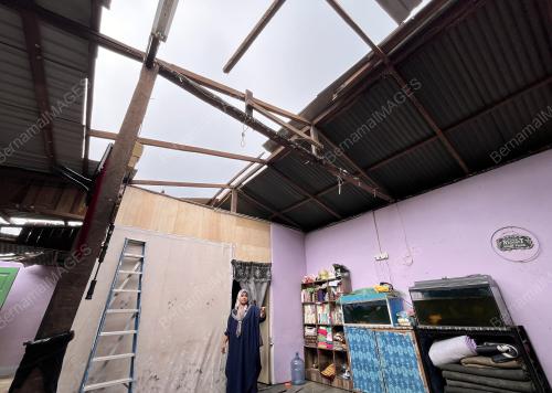RUMAH ROSAK DIBADAI RIBUT
