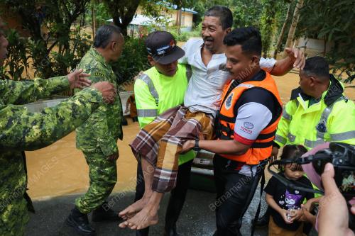 BANJIR DI KAMPUNG LIMAU KASTURI