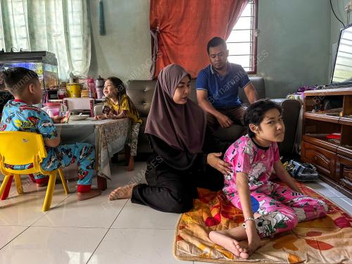 TIGA ANAK OKU HIDAP PENYAKIT SMA TAHAP DUA