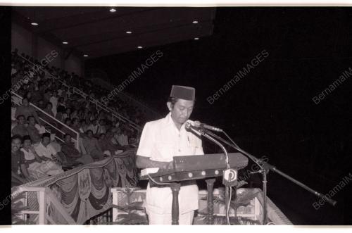 MAHATHIR HADIRI SUKAN UMNO