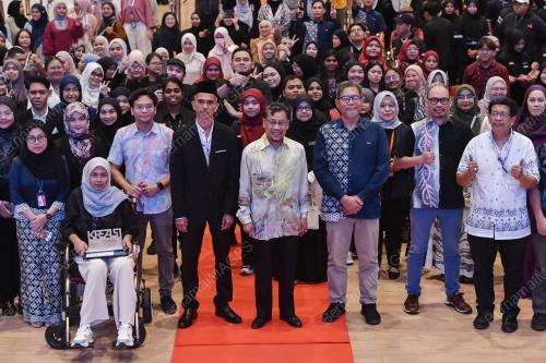 KARYA EKSPOSISI TAHUN AKHIR SENI INOVASI
