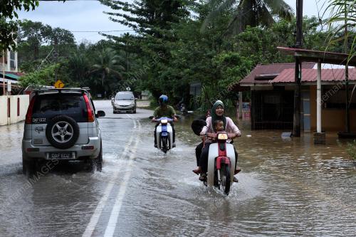 TINJAUAN BANJIR DI KAMPUNG KUBANG KUAU