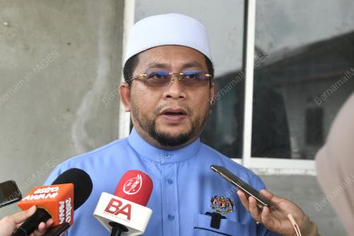 DATUK AHMAD MARZUK SHAARY