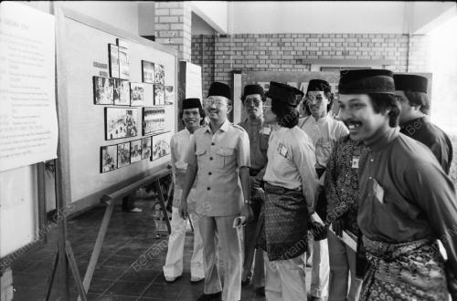 PERSIDANGAN