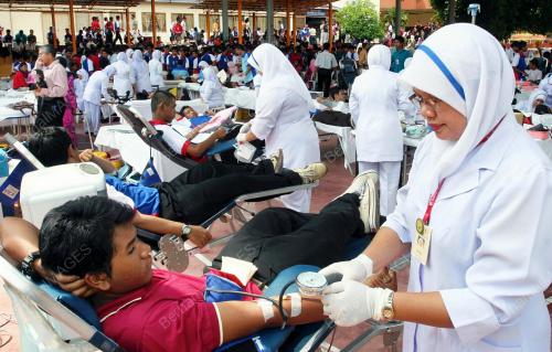 PELAJAR MENDERMA DARAH