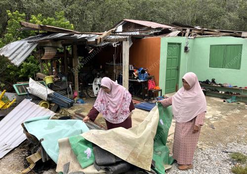 RUMAH ROSAK DIBADAI RIBUT
