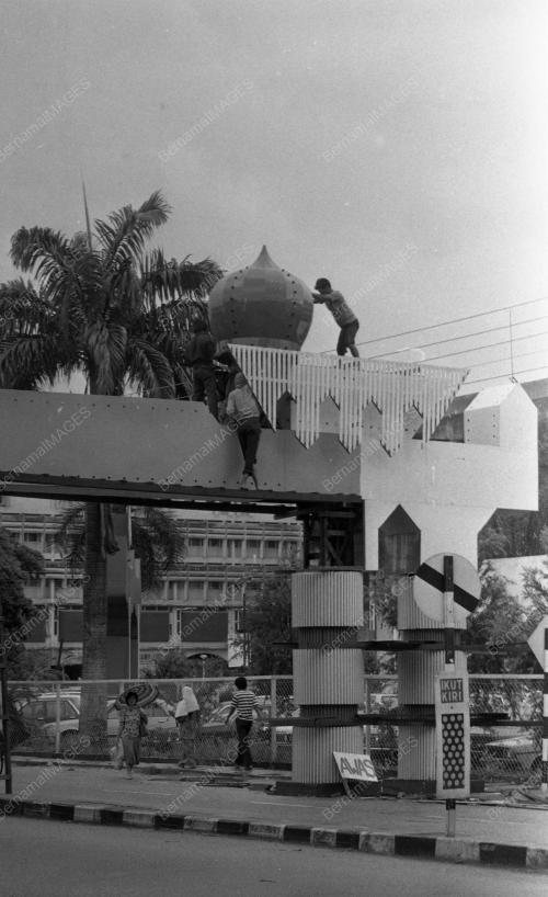 KB11_09032015_PINTU_GERBANG