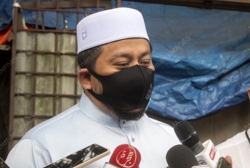 DATUK AHMAD MARZUK SHAARY