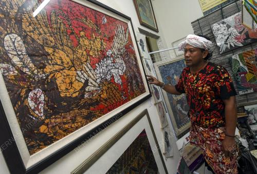 PELUKIS LUKISAN BATIK