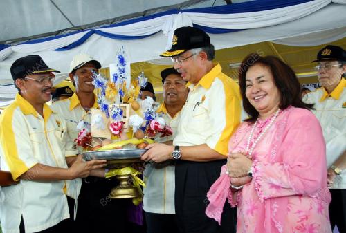 MOHD NAJIB TUN ABDUL RAZAK