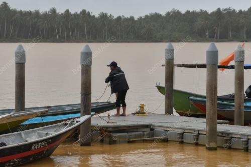 TINJAUAN MUSIM TENGKUJUH